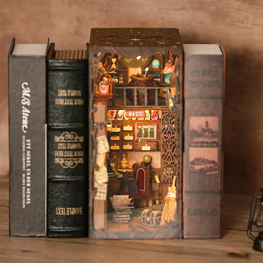 BOOK NOOK KIT - DIY - Pharmacien Magique - 282pc + Eclairage LED