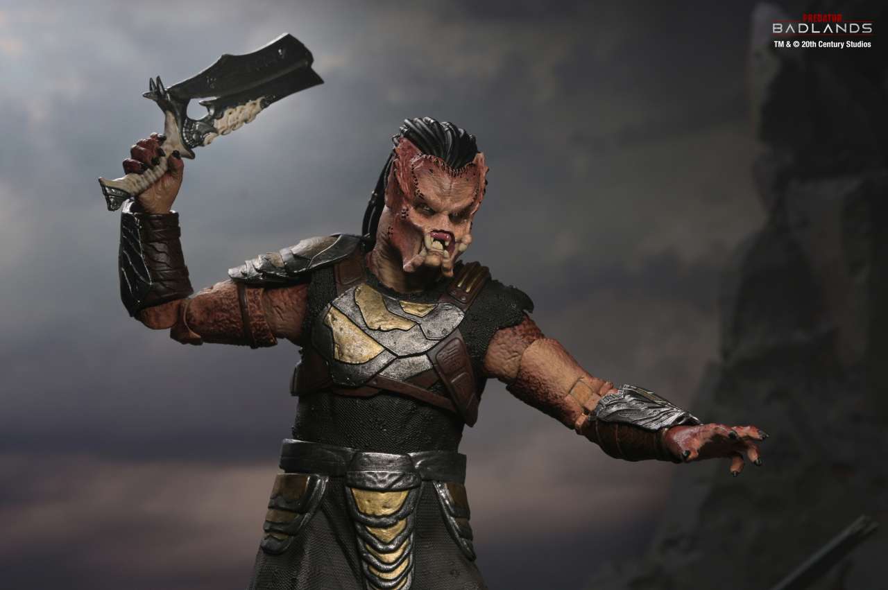 PREDATOR BADLANDS - Dek Training Armor - Ultimate Figurine 17cm